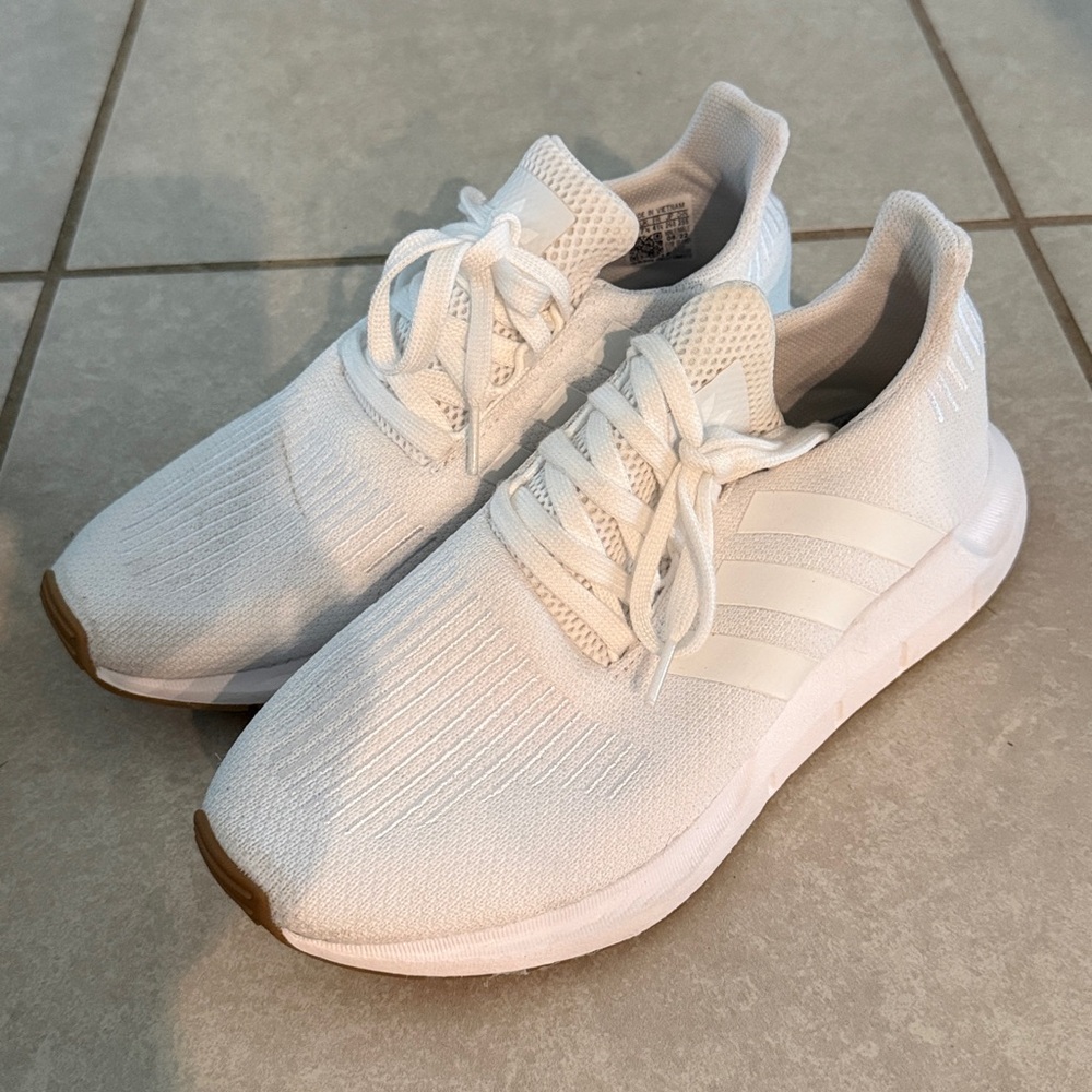 SWIFT RUN 1.0 SHOES White Mesh Sneakers Adidas